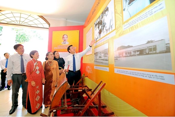 Trưng bày hơn 200 tài liệu, hình ảnh tại triển lãm 'Hải Dương in dấu chân Người' - Anh 1