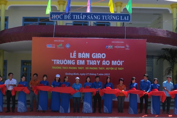 Quảng Bình: Nhiều trường học “khoác áo mới” sẵn sàng cho năm học mới - Anh 1