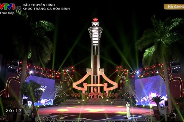 Hào hùng, xúc động với “Khúc tráng ca hòa bình” - Anh 11