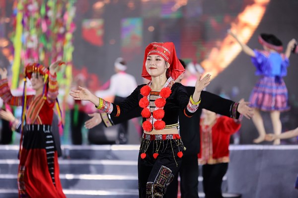 Sun Group đưa chuỗi sự kiện nghệ thuật và lễ hội đặc sặc đến Hòa Bình - Anh 3