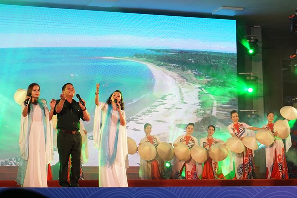 Khai mạc Hội diễn “Câu hò nối những dòng sông” khu vực Bắc miền Trung - Anh 8