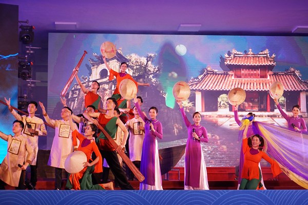 Khai mạc Hội diễn “Câu hò nối những dòng sông” khu vực Bắc miền Trung - Anh 4