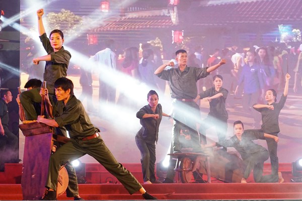 Khai mạc Hội diễn “Câu hò nối những dòng sông” khu vực Bắc miền Trung - Anh 7