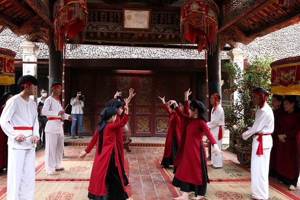 Những điểm sáng trong xây dựng môi trường văn hóa cơ sở - Anh 1