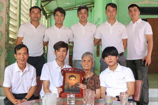 Những chàng trai “bắc cầu” đoàn tụ - Anh 2