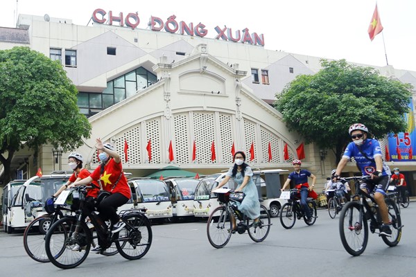 Du lịch Hà Nội phục hồi mạnh mẽ sau dịch Covid-19 - Anh 2