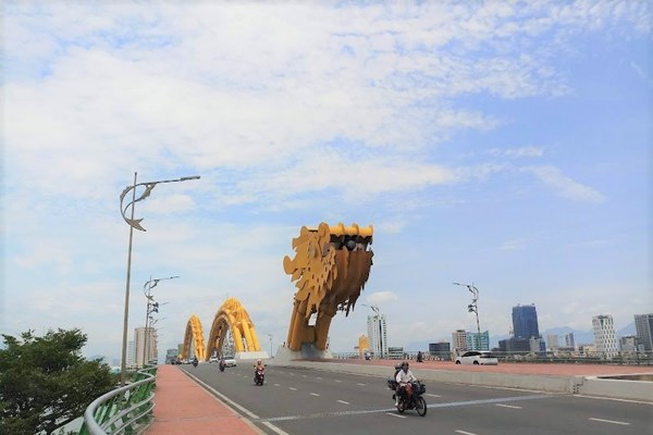 Đà Nẵng: Cầu Rồng sẽ phun nước, phun lửa 3 ngày trong tuần - Anh 1