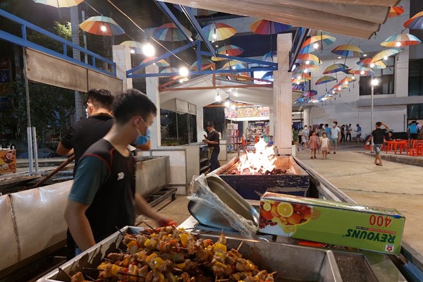 Đảm bảo an toàn vệ sinh thực phẩm mùa cao điểm du lịch - Anh 1