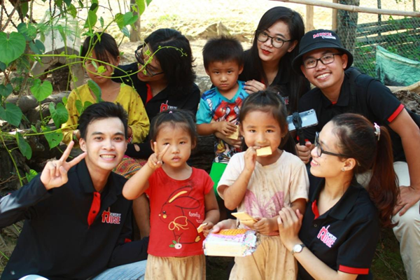 “Đắk Drông dệt khúc yêu thương” cho trẻ em và đồng bào dân tộc ở Tây Nguyên - Anh 1