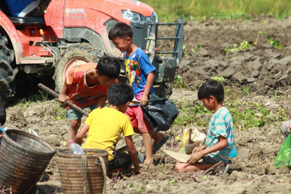 “Đắk Drông dệt khúc yêu thương” cho trẻ em và đồng bào dân tộc ở Tây Nguyên - Anh 2