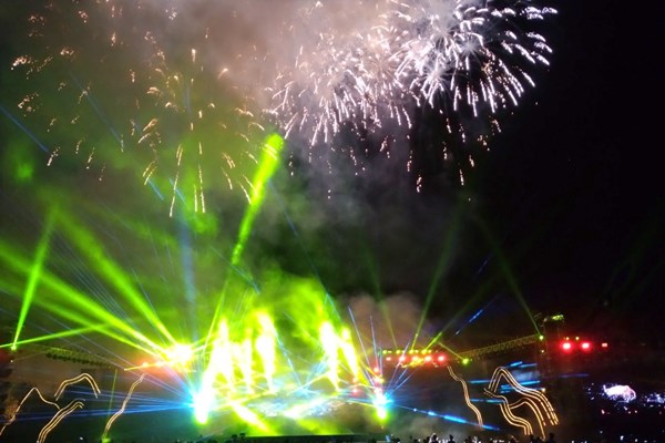 Rực rỡ sắc màu chương trình nghệ thuật