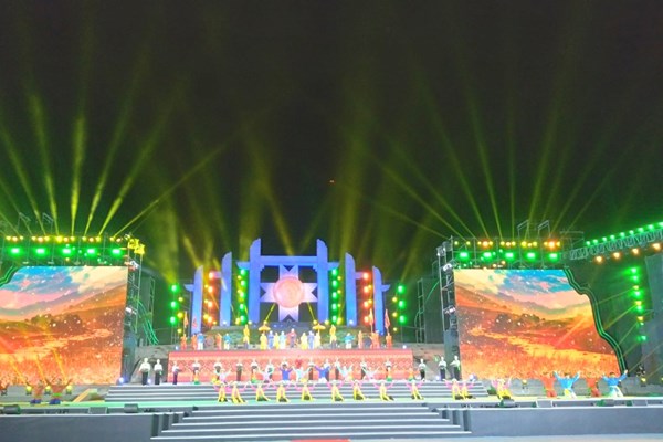 Rực rỡ sắc màu chương trình nghệ thuật