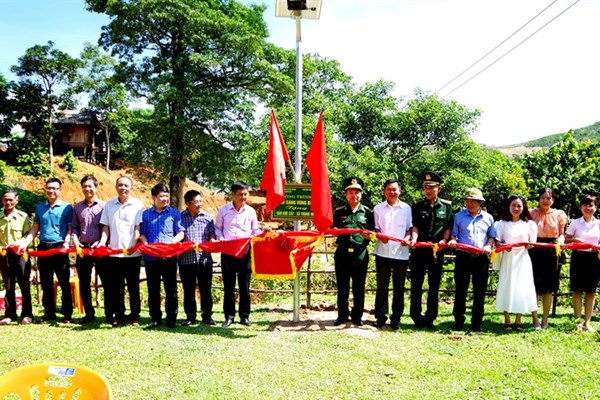 Quảng Bình: Tiếp tục mang ‘Ánh sáng vùng biên’ lên với đồng bào vùng cao - Anh 1