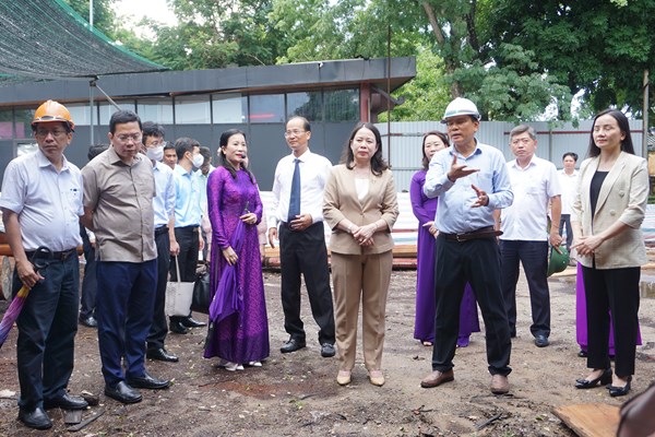 Phó Chủ tịch nước thăm hỏi, động viên đội ngũ làm công tác bảo tồn di sản Huế - Anh 1