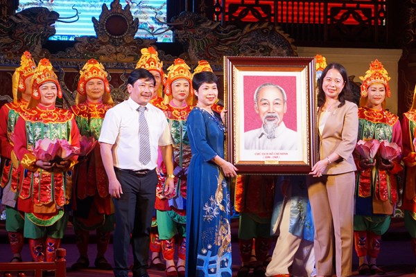 Phó Chủ tịch nước thăm hỏi, động viên đội ngũ làm công tác bảo tồn di sản Huế - Anh 5