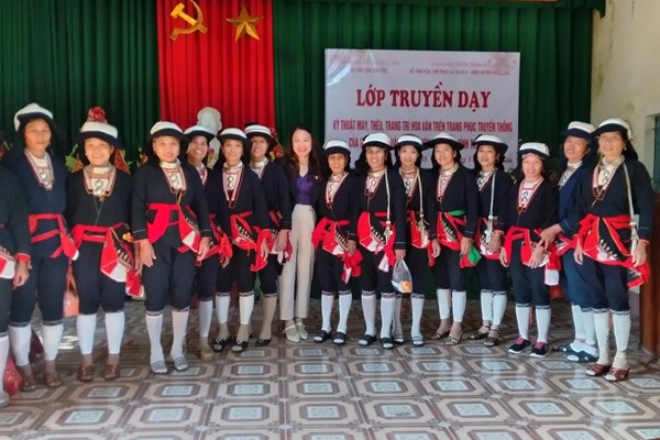 Bảo tồn giá trị văn hóa truyền thống phục vụ phát triển bền vững vùng đồng bào dân tộc thiểu số - Anh 6