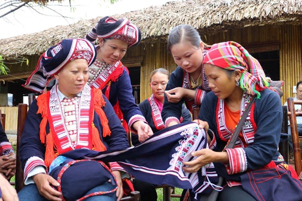 Bảo tồn giá trị văn hóa truyền thống phục vụ phát triển bền vững vùng đồng bào dân tộc thiểu số - Anh 1