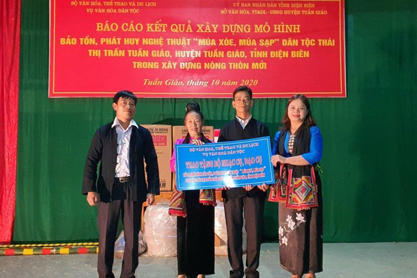 Bảo tồn giá trị văn hóa truyền thống phục vụ phát triển bền vững vùng đồng bào dân tộc thiểu số - Anh 2