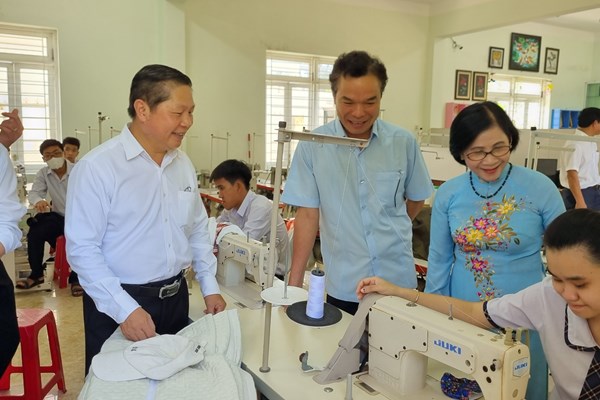 “Người mẹ” đặc biệt của trẻ em khuyết tật - Anh 5