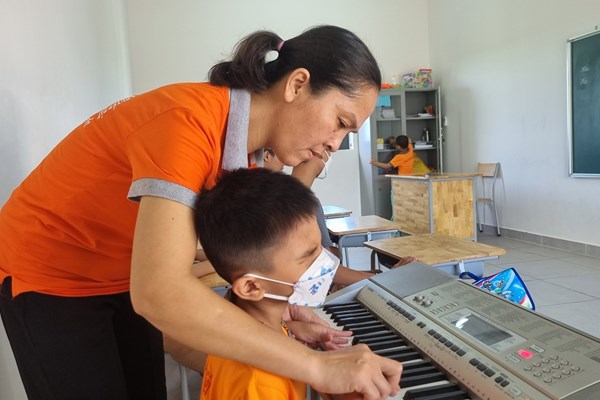“Người mẹ” đặc biệt của trẻ em khuyết tật - Anh 1