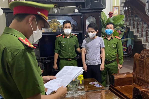 Quảng Bình: Bắt giam “cò đất” chiếm đoạt gần 2 tỉ đồng - Anh 1