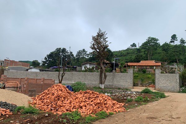 Đất quy hoạch Công viên văn hóa các dân tộc tỉnh Gia Lai: Người dân “vô tư” xây dựng, xã, huyện đùn đẩy trách nhiệm? - Anh 1