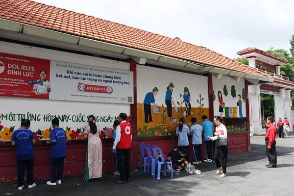 Triển khai nhiều dự án hỗ trợ học sinh TP.HCM - Anh 2