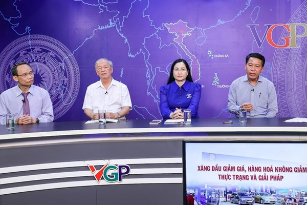 Xăng dầu giảm giá, hàng hoá sao mãi không giảm? - Anh 3