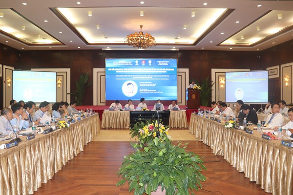 Hội thảo khoa học quốc gia phát triển ngành dịch vụ trong quá trình công nghiệp hóa, hiện đại hóa - Anh 3