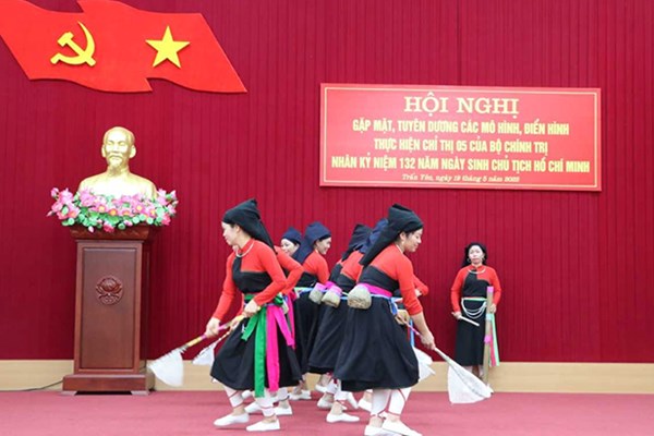 Đến Mường Lò để trải nghiệm sắc màu văn hóa độc đáo của người Cao Lan - Anh 1