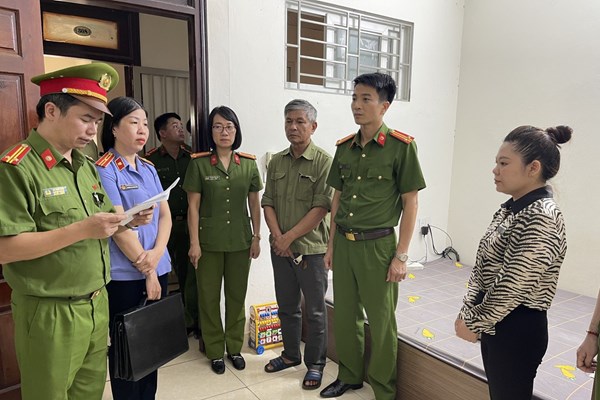 Bắt đối tượng dùng CMND giả chiếm đoạt tiền ngân hàng - Anh 1