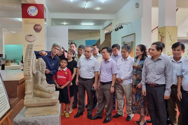 Quảng Ngãi​​​​​​​: Lần đầu tiên trưng bày 3 bảo vật quốc gia - Anh 1