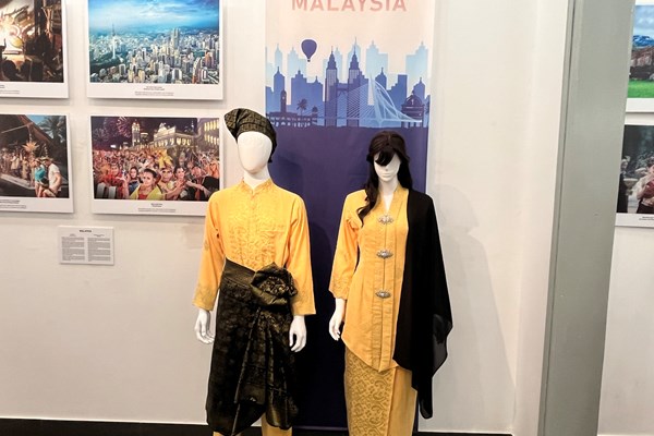 Triển lãm Sắc màu Văn hoá ASEAN - Anh 10