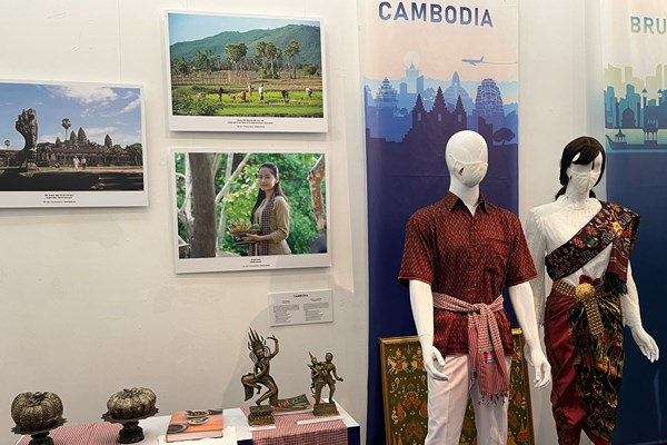 Triển lãm Sắc màu Văn hoá ASEAN - Anh 13
