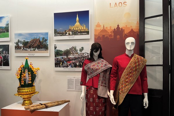 Triển lãm Sắc màu Văn hoá ASEAN - Anh 14