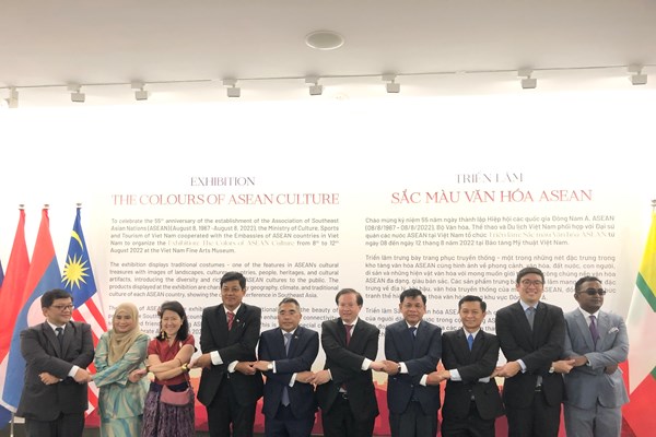 Triển lãm Sắc màu Văn hoá ASEAN - Anh 3