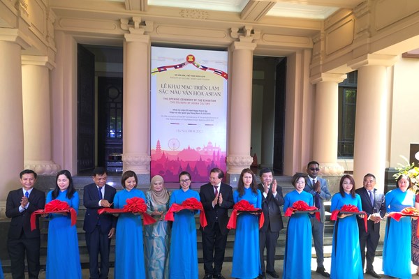 Triển lãm Sắc màu Văn hoá ASEAN - Anh 2
