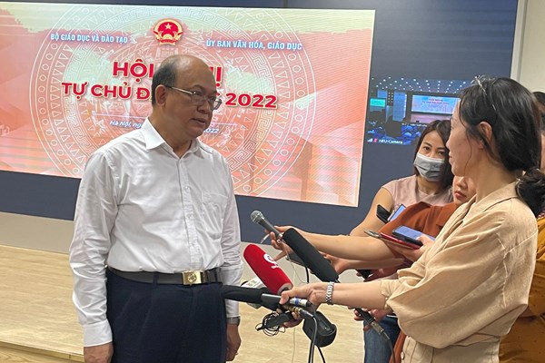 Học phí đại học: Chi phí phải đi đôi với chất lượng - Anh 1