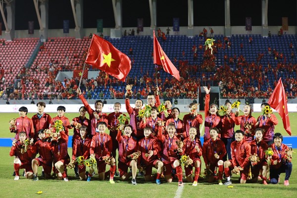 Bóng đá nữ Việt Nam: Bao giờ hết khó? - Anh 1