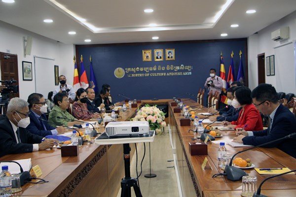 Thứ trưởng Hoàng Đạo Cương hội đàm với Bộ trưởng Bộ Văn hóa và Nghệ thuật Campuchia - Anh 1
