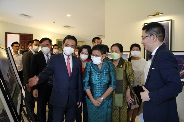 Triển lãm “Di sản văn hóa và phát triển con người” - Anh 2