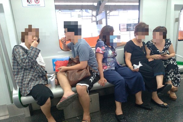 Văn hóa, văn minh nơi tàu điện trên cao: (Bài 2): Đừng để điều bất thường thành bình thường - Anh 1