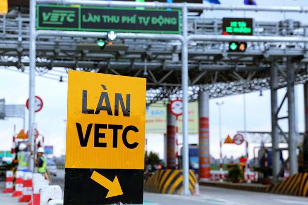 Thủ tướng yêu cầu Bộ GTVT nghiên cứu kiến nghị của Cổng TTĐT Chính phủ về thu phí không dừng - Anh 1