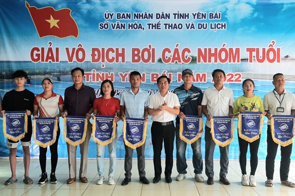 130 VĐV tham gia giải Vô địch bơi các nhóm tuổi Yên Bái năm 2022 - Anh 1