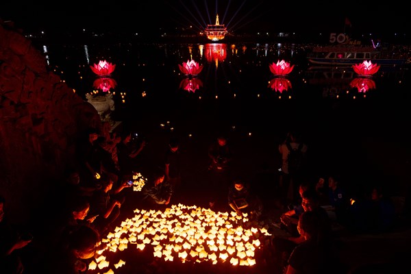 Đạo diễn Đặng Lê Minh Trí và show diễn thực cảnh đầu tiên về Khát vọng hòa bình - Anh 6