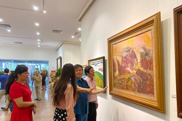 Nhà văn Hữu Ước thỏa khát với những sắc màu - Anh 4