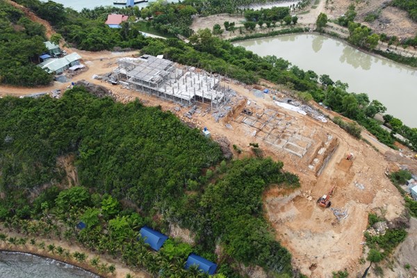 Đề nghị xử lý vi phạm tại dự án Khu du lịch sinh thái Trí Nguyên trên đảo Hòn Miễu - Anh 1