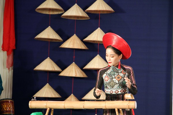 Khán giả Campuchia xúc động với chương trình nghệ thuật của các nghệ sĩ Việt Nam - Anh 2