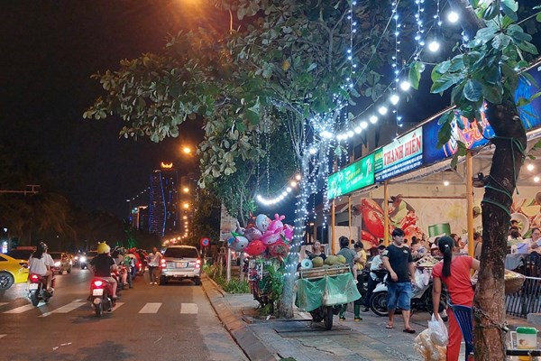 Đà Nẵng kiên quyết nói “không” với hàng rong chèo kéo du khách - Anh 3
