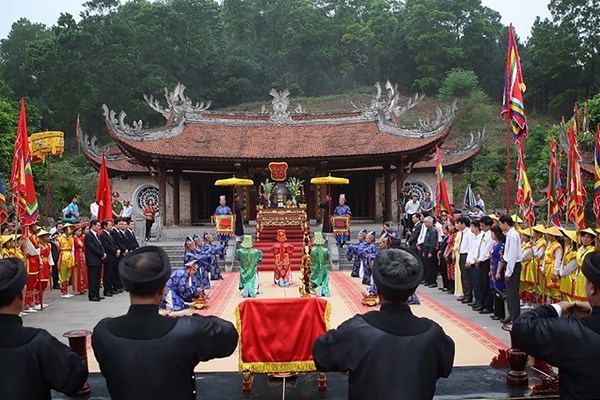 Công nhân, viên chức, lao động thi tìm hiểu về giá trị của tín ngưỡng, tôn giáo trong đời sống xã hội - Anh 1